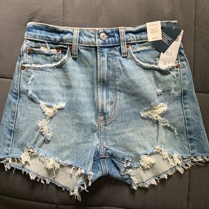 NWT Abercrombie high rise mom short - size 25